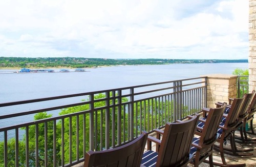 Lakeway Hotel | Double Queen Lakeview with Balcony at Lakeway Resort & Spa