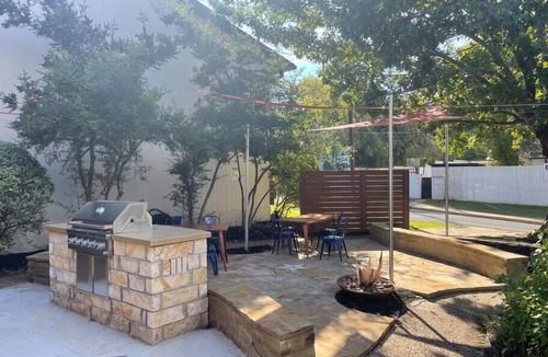 West Campus Apartment | Downtown Austin & UT Vibes, All In One!