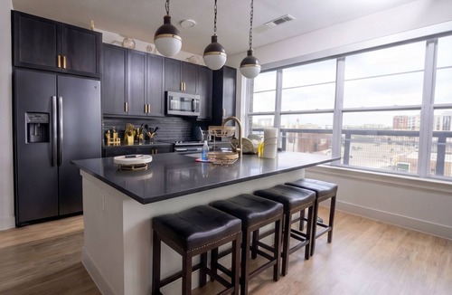 Deep Ellum Condo | Downtown, Balcony, Pool, Gym, Roof, Garage, King Sleeper Sofa, Twin Sleeper Sofa
