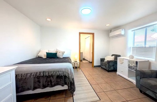 Barelas House | Downtown District - Modern Apt Yard, King Bed, W/D