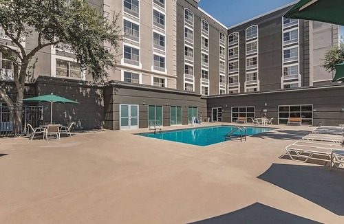 Arsenal Hotel | Downtown King Studio Getaway, Pet-Welcome, Near Hemisfair Plaza