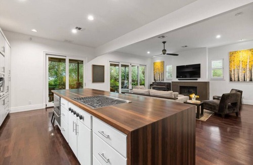 Bouldin House | Downtown Oasis : Heated Pool : Spa : Game room Sunday Ticket