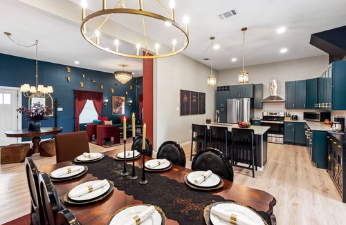 Eastside Promise Neighborhood House | Downtown SA Manor -Unique Stay w/Heated Pool, Hot Tub, Movie Room