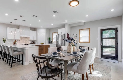 Eastside Promise Neighborhood House | Downtown Stunner! Close to Alamodome, Downtown, & Pearl