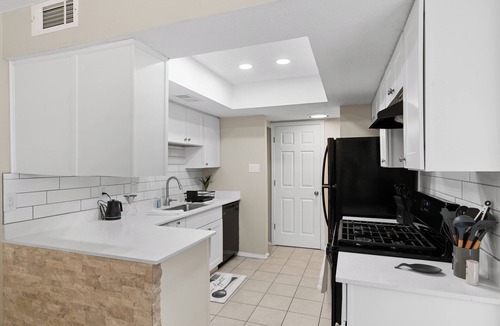 Paradise Hills Civic House | DREAMY Balloon Fiesta Albuquerque getaway! -local food, hiking & great views-