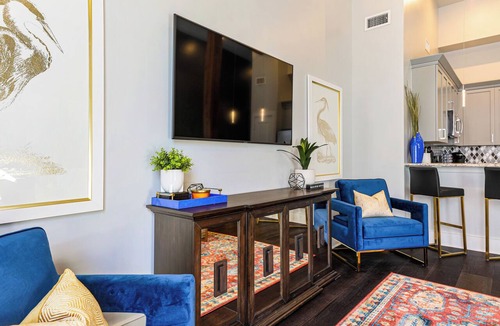 Central Business District Apartment | 💙 DWNTWN NOLA CHARMER,WITH ALL THE FEELS! 2BR+QUEEN Sleeper Sofa+Private Balcony💙The Steamboat