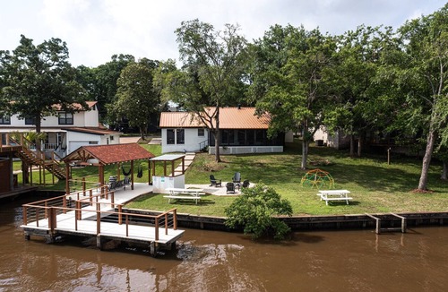 Trinity House | Eagle's Cove: Lake Livingston Waterfront Retreat