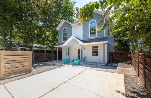 East Cesar Chavez House | East Austin 2-Story Oasis Cowboy Pool, Perfect for WFH Retreat