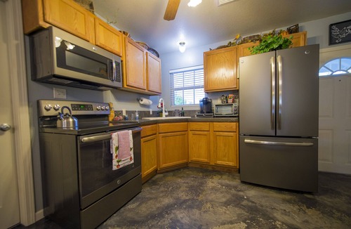 Elm Mott House | Echt Farmhouse - 12 min from Baylor & Magnolia Market Silos