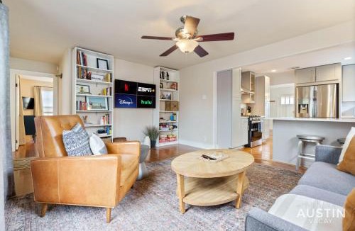 North Loop House | Elegant Escape Gourmet Kitchen and Outdoor Living