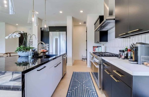 South River City House | Elegant home close to the iconic South Congress St