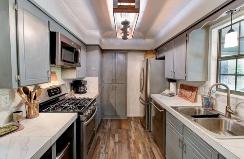 Shreveport Cabin | Emerald Point - Lakefront cabin with fireplace, firepit, Kayaks & Canoes!