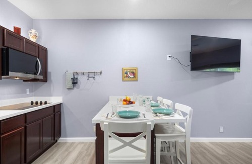 Memorial Apartment | Energy Corridor 1BR Parking, Wi-Fi & Kitchen