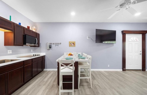 Memorial Apartment | Energy Corridor 1BR Parking, Wi-Fi & Kitchen