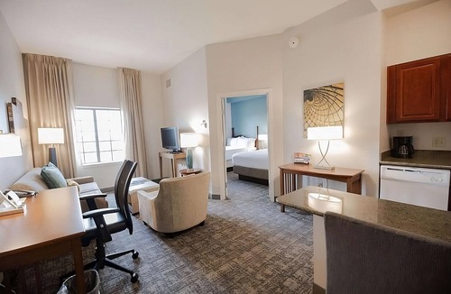Highlands - Perkins Hotel | Enjoy a Hassle-Free Stay! 4 Relaxing Suites Near Jack Priscilla Andonie Museum!