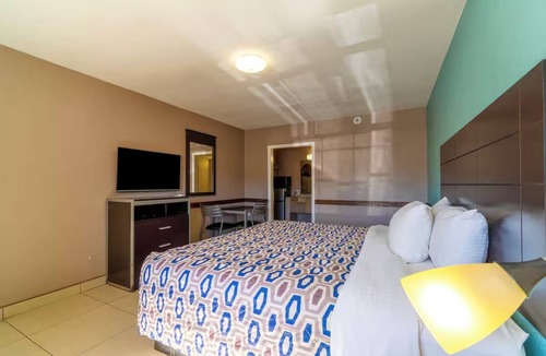 Sweet Home Hotel | Enjoy and Recharge in Budget Friendly Room with Easy Access to Yoakum Airport