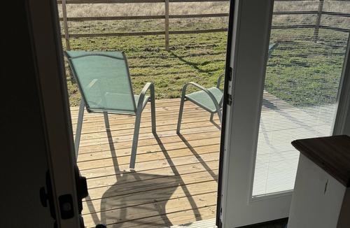 Crawford Cottage | Enjoy quiet country skies. Modern guest house in Crawford 20 mins to Waco.