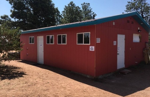 Canada de los Alamos Cabin | Enjoy the Western Charm of this Cozy Mustang Bunkhouse