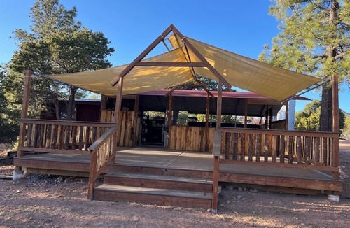 Canada de los Alamos Cabin | Enjoy the Western Charm of this Cozy Mustang Bunkhouse