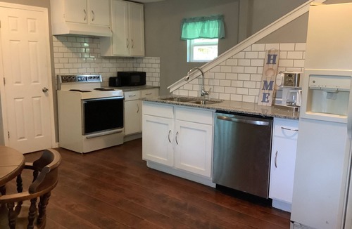 Whitney House | Entire Home 4-bedroom house in LakeWhitney Estates with WiFi, AC. Book now!