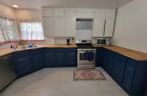 Foster Place House | Entire home in Houston, Texas The Houston Hub- Centrally located!