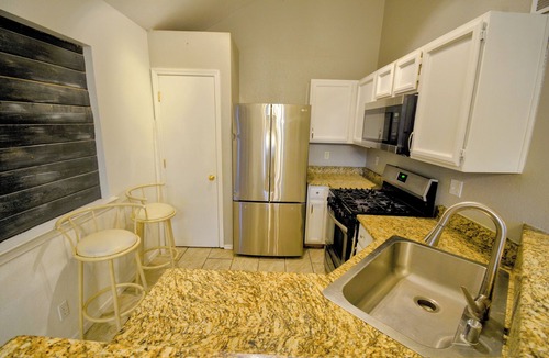 Biggs Field House | Entire house Near Montwood Zaragoza