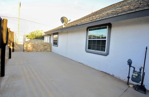 Biggs Field House | Entire house Near Montwood Zaragoza
