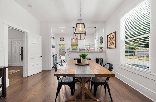 Brookview House | Escape to Gorman Grove—your private Waco sanctuary just 10 mins from Magnolia. Whether you're gathering with family, friends or chasing Chip & Jo dreams, Gorman Grove has historic charm with modern comfort. Welcome!
