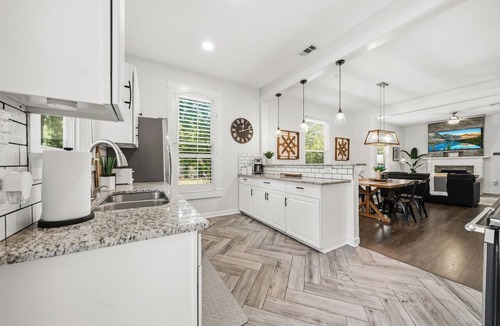 Brookview House | Escape to Gorman Grove—your private Waco sanctuary just 10 mins from Magnolia. Whether you're gathering with family, friends or chasing Chip & Jo dreams, Gorman Grove has historic charm with modern comfort. Welcome!