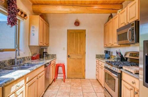 Arroyo Seco House | Estrella Vista Retreat - Views, Hot Tub & Patio