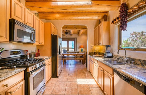 Arroyo Seco House | Estrella Vista Retreat - Views, Hot Tub & Patio