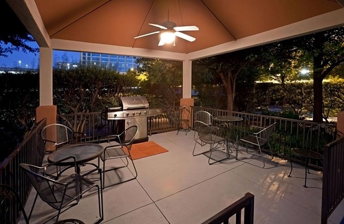 Far North Dallas Apartment | Excellent Choice! Spacious and Pet-friendly Unit with Fully-equipped Kitchen!