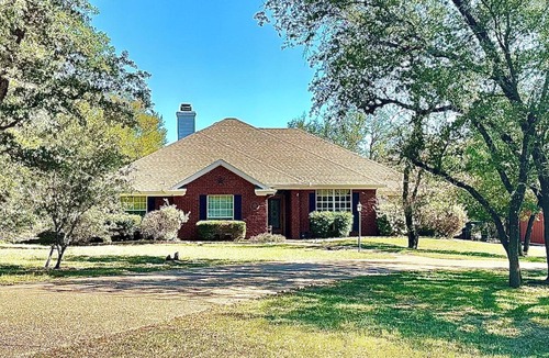 Waco House | Excellent Rental for Family, Events, Girls Trip or Magnolia Silos or Baylor Univ