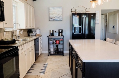 Enchanted Oaks House | Exceptional 4/2 Waterfront Retreat! Ski, R&R, Family Getaway &Ladies Trip