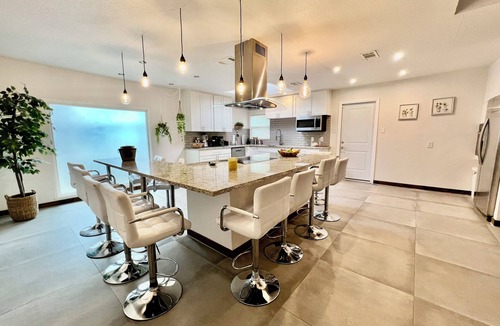 North San Antonio - SAT House | Exceptional Family Home for 7 in San Antonio