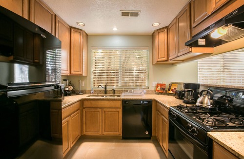 Nor Este House | Exceptional! Hot Tub! Near Balloon Park, Food, Breweries, Hiking, Dog Park!
