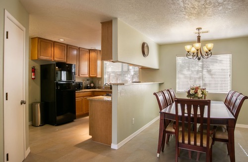 Nor Este House | Exceptional! Hot Tub! Near Balloon Park, Food, Breweries, Hiking, Dog Park!