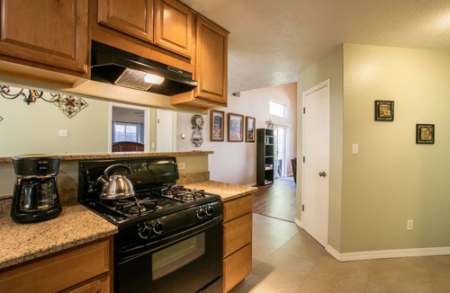 Nor Este House | Exceptional! Hot Tub! Near Balloon Park, Food, Breweries, Hiking, Dog Park!
