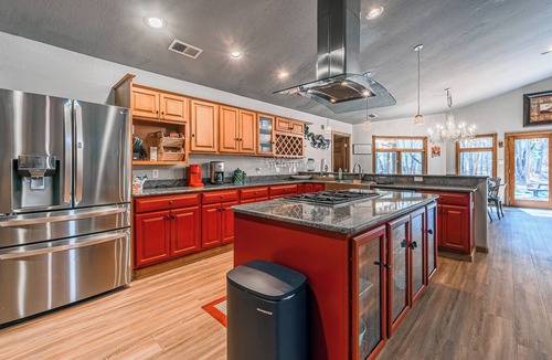 Ruidoso House | Experience Luxury and Entertainment at Riverside Retreat
