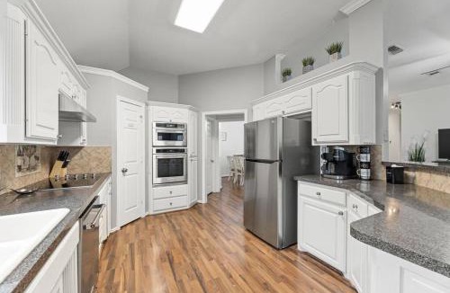 North Richland Hills House | Extraordinary Pool Villa - Outdoor fun, Near Stadiums