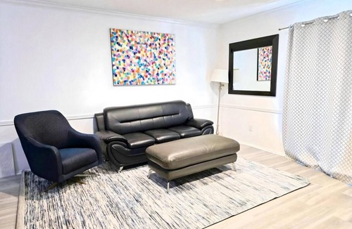 North Dallas Condo | Fabulous 1-bedroom condo with AC in Dallas, swimming pool, washer and dryer