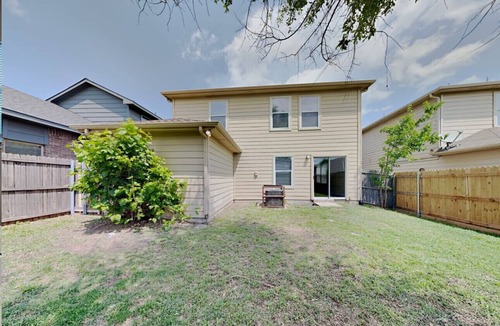 Garland House | Fabulous 3-bedroom house in Garland