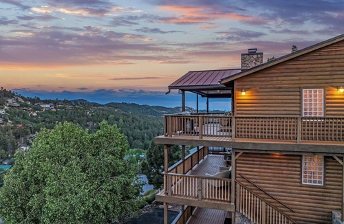 Mount Lemmon Cabin | Family friendly 3-bedroom cabin in Summerhaven with Starlink