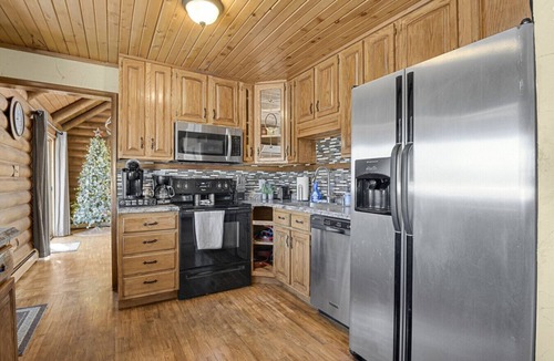 Spring Valley Cabin | Family friendly, Hot tub, GAME ROOM, Pikes Peak Views