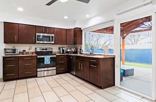 Plano House | Family Friendly, King Bed, Nice Backyard, Cornhole, Grill, Foosball, Games