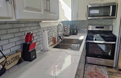 Burleson House | Family-friendly stand alone apartment in a peaceful Suburb .