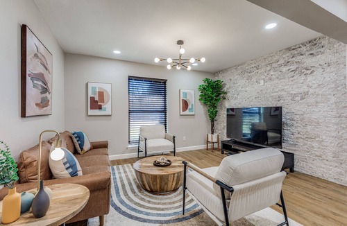 Farmers Branch House | Family friendly and pet friendly Bliss