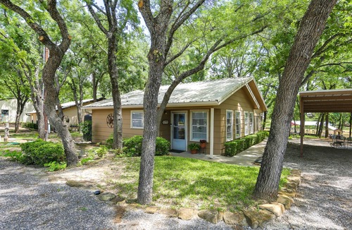 Chico House | Family Home on Lake Bridgeport: Pets Welcome!
