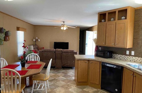 Granbury House | Family Lake Vacay😎 3 room w dock on Lake Granbury🏖nn