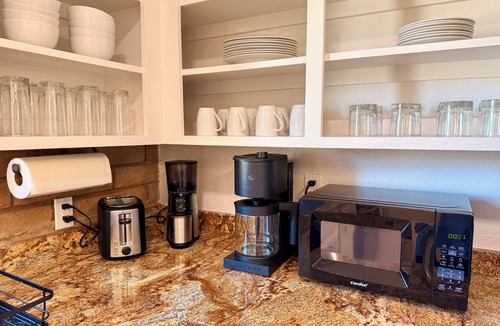Patagonia House | Family & Pet friendly Patagonia home + Volleyball Court & Firepit
